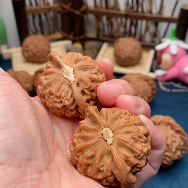 文玩核桃把件出***帅全品宫灯42