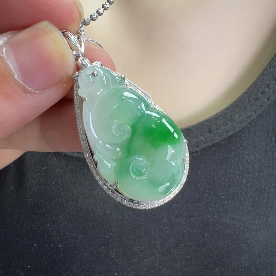 翡翠吊坠(不含链)18K金镶嵌