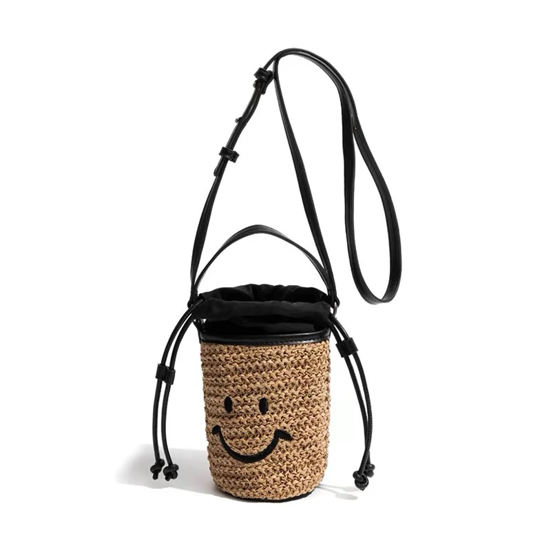 可爱笑脸刺绣草编包2025时尚百搭水桶包迷你通勤斜跨包休闲手提包