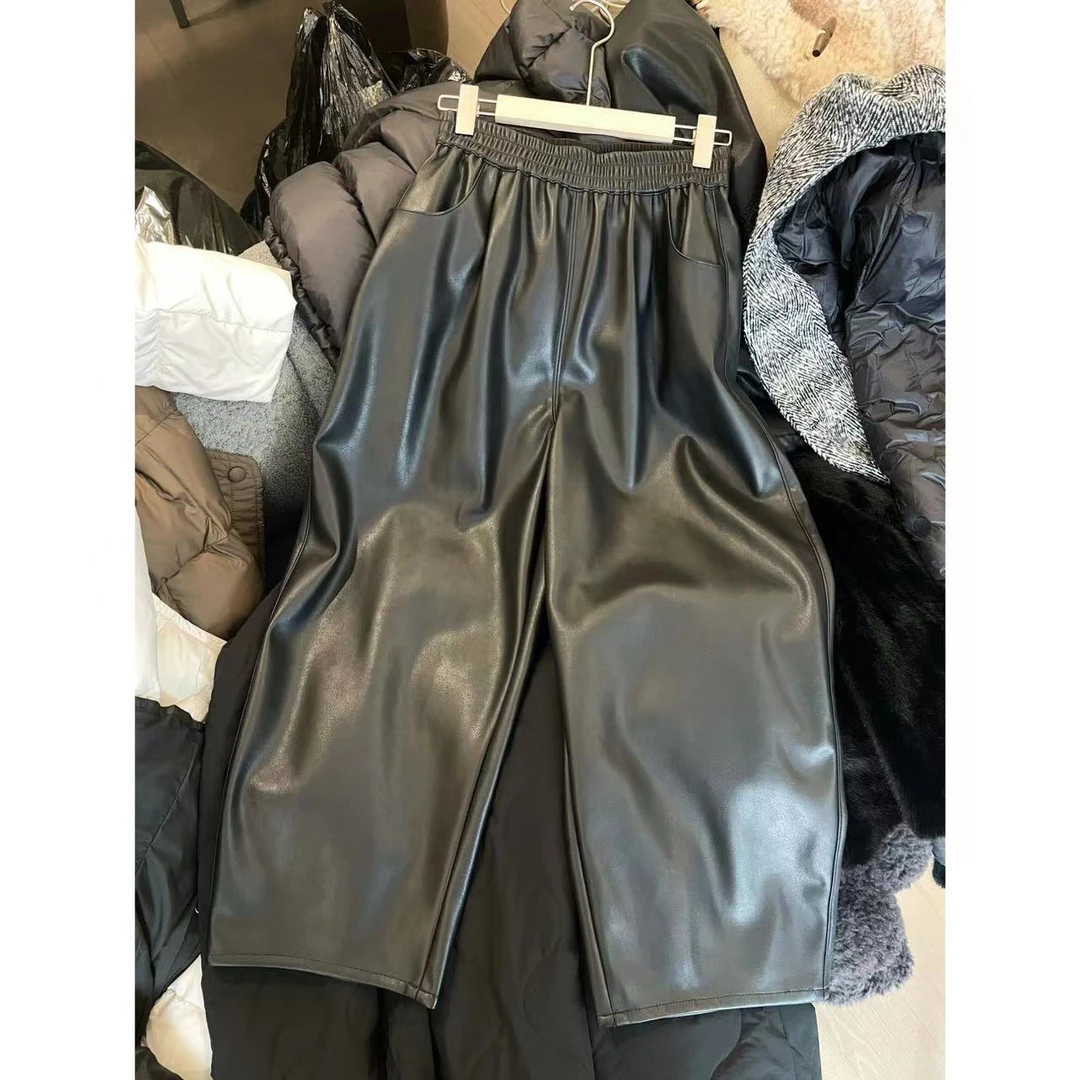 月月不吃鱼请把裤子焊腿上一条可以百搭的高定款皮裤 2312A1935