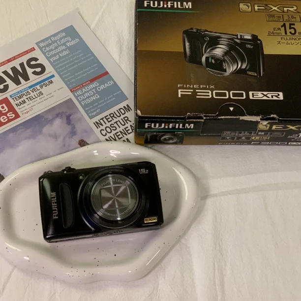 95新  FUJIFILM/富士 F300 黑色1280万像素 15倍变焦ccd