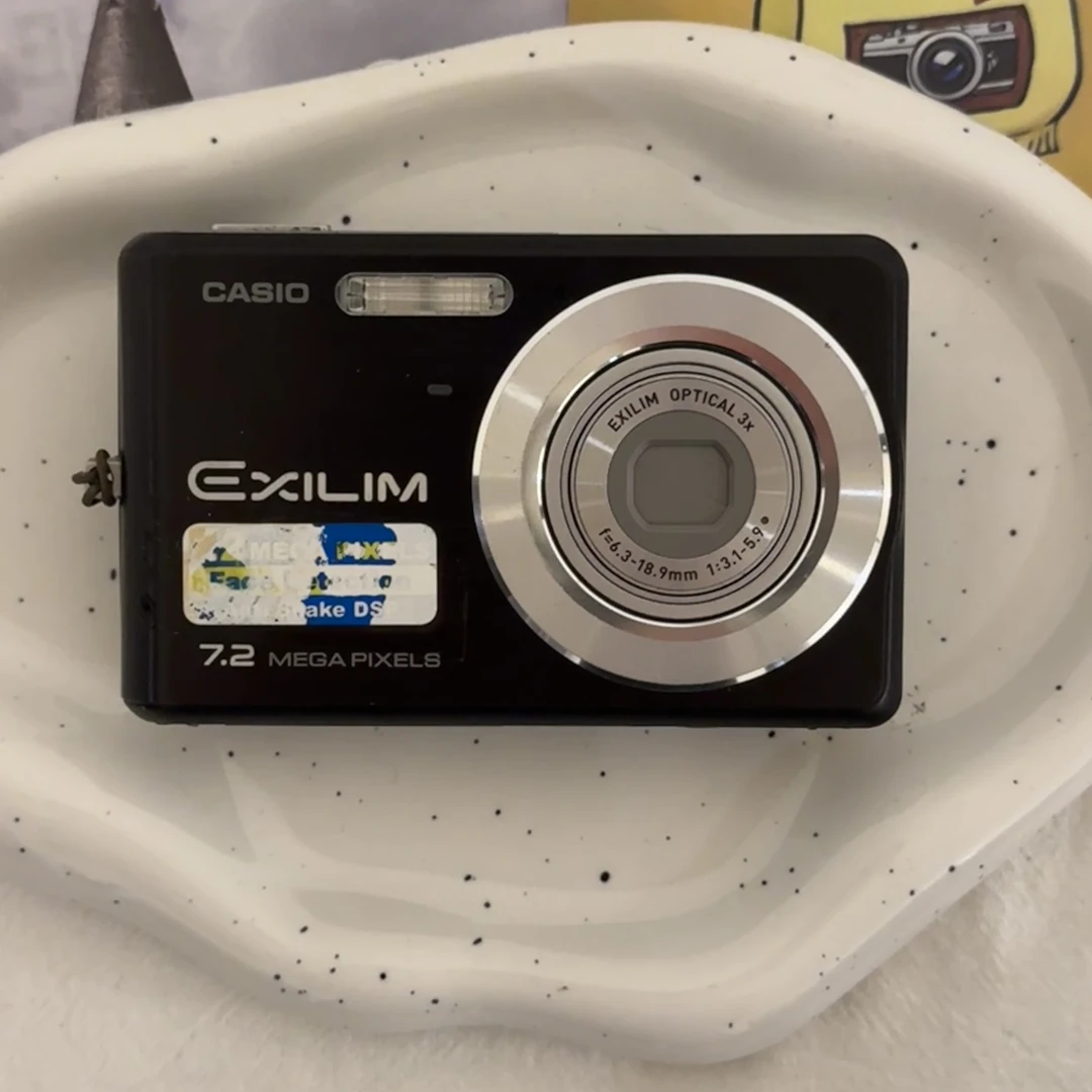 95新  CASIO/卡西欧 z77 黑色 700万像素 ccd