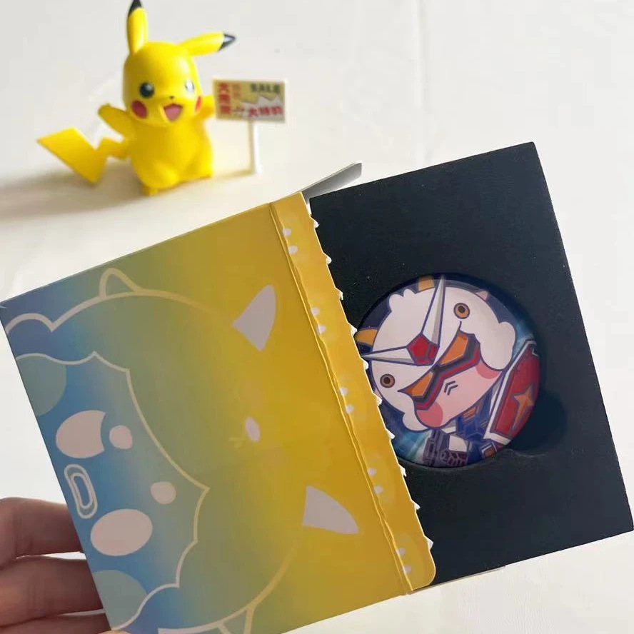 【88-2】咩呀模玩定制潮玩勋章挂件周边 附赠高达模型