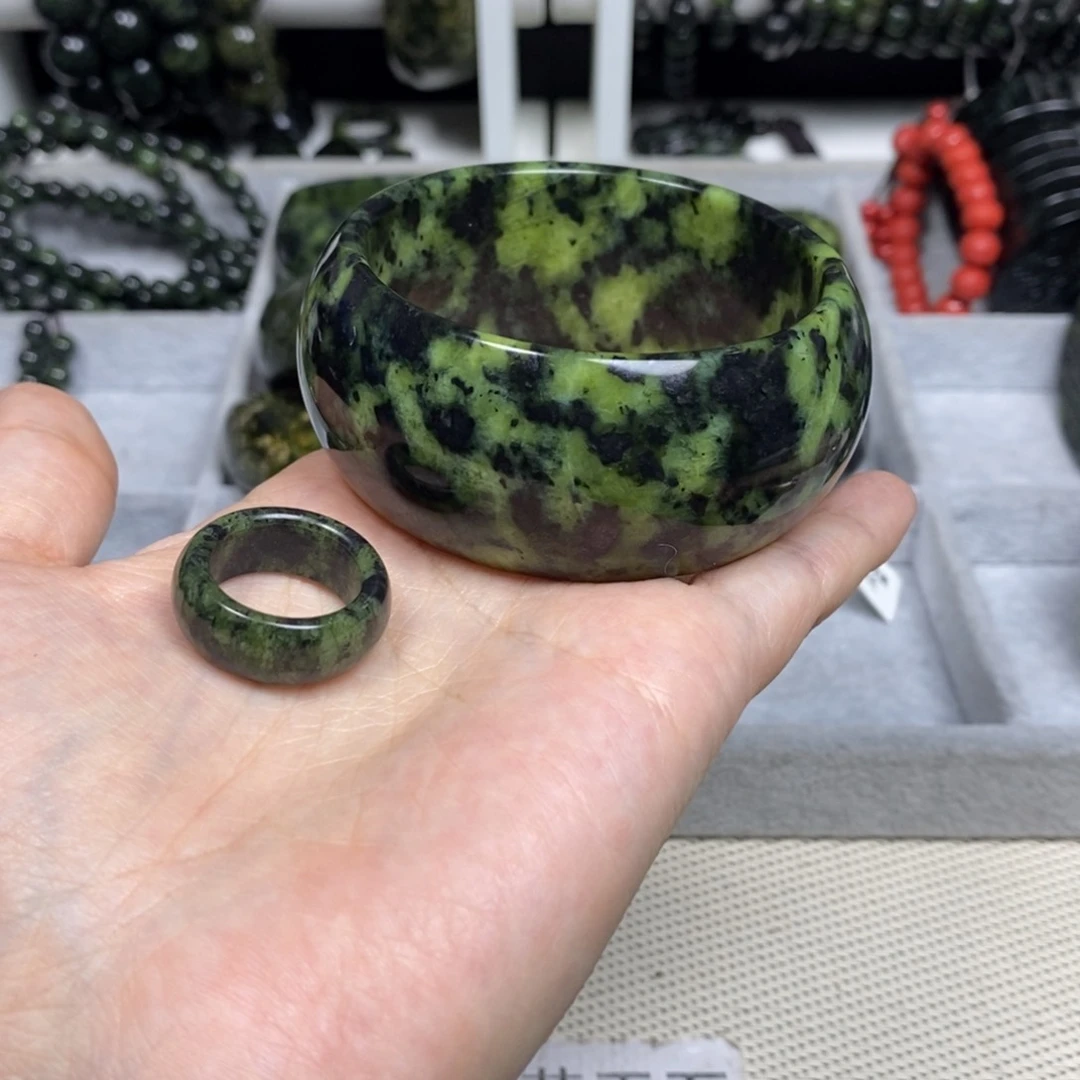 蛇纹石玉手镯未镶嵌黑*