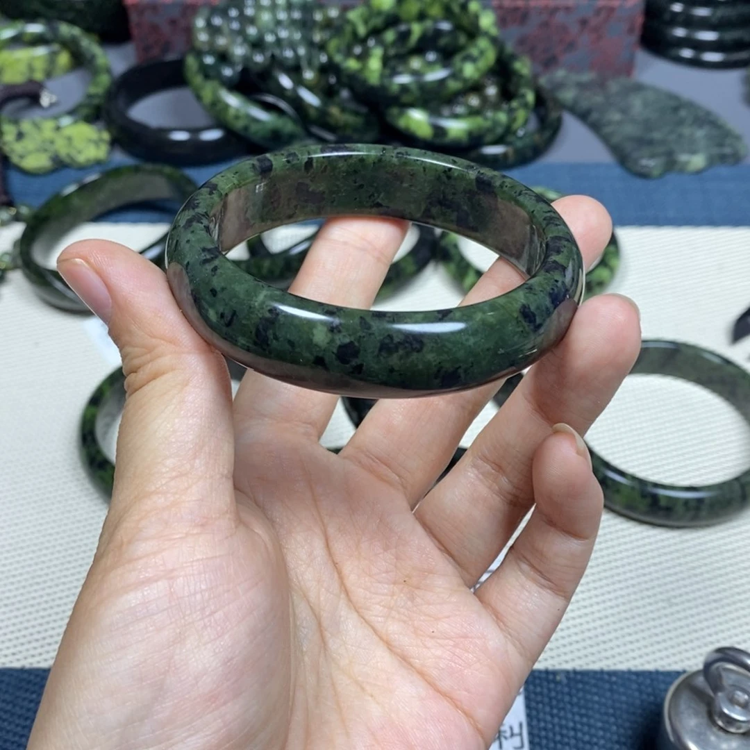蛇纹石玉手镯未镶嵌?*?60mm