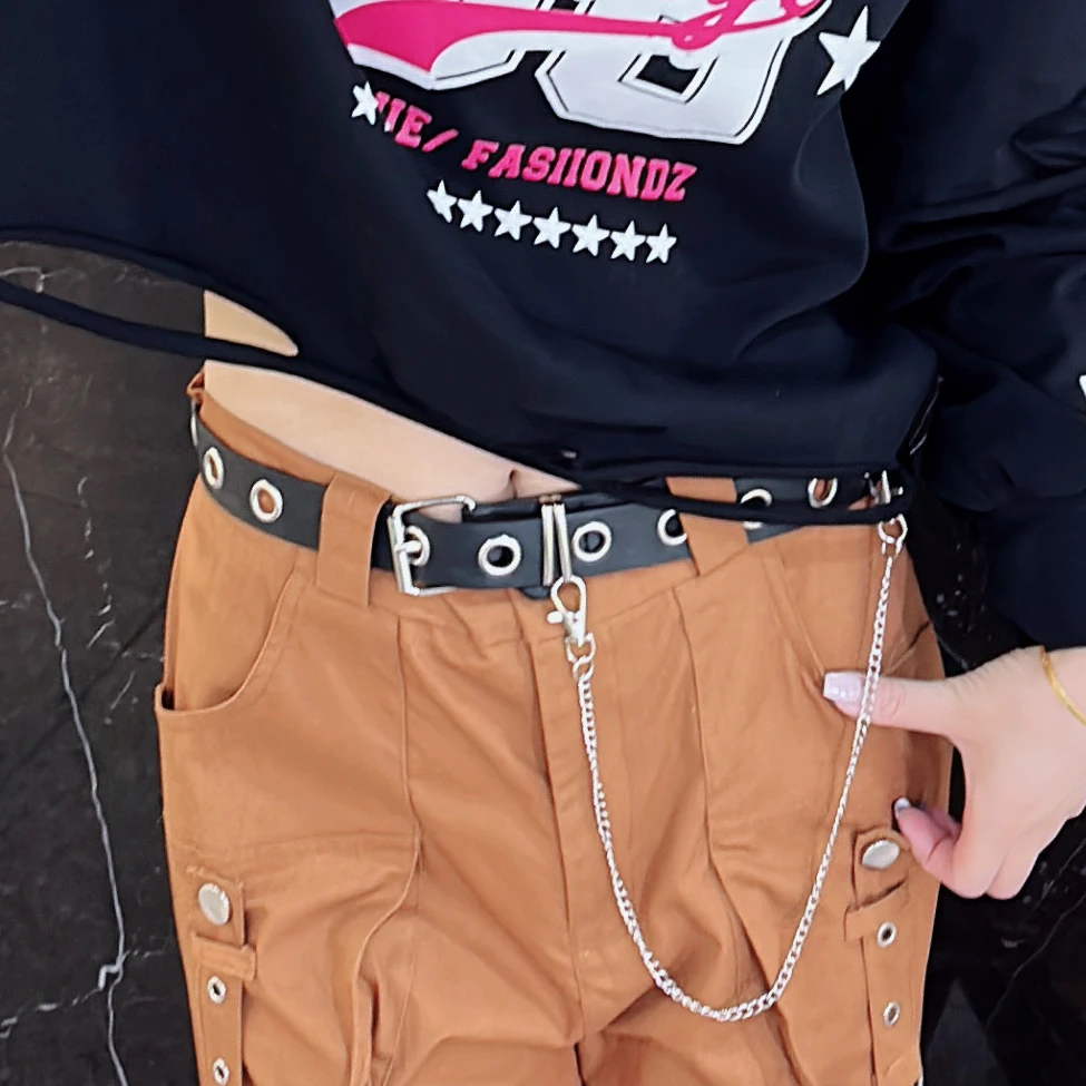 单孔黑色带钢炼的腰带