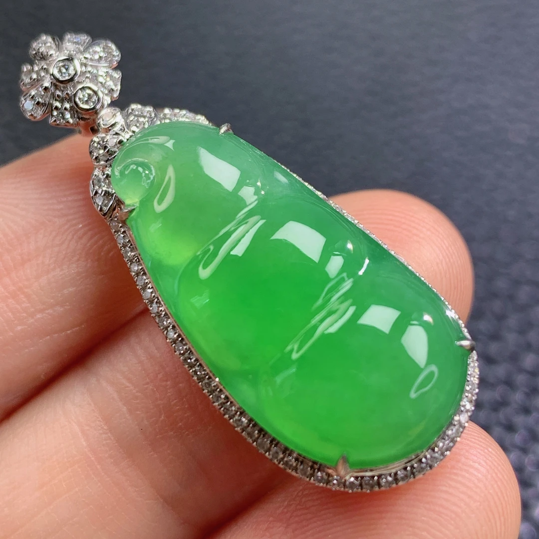 天然缅甸A货翡翠冰种满绿福豆镶18k金吊坠气质冰透