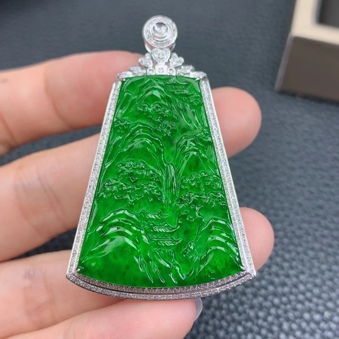 天然缅甸A货翡翠阳绿山水牌镶嵌18k金吊坠满绿镶嵌雕刻山水挂件