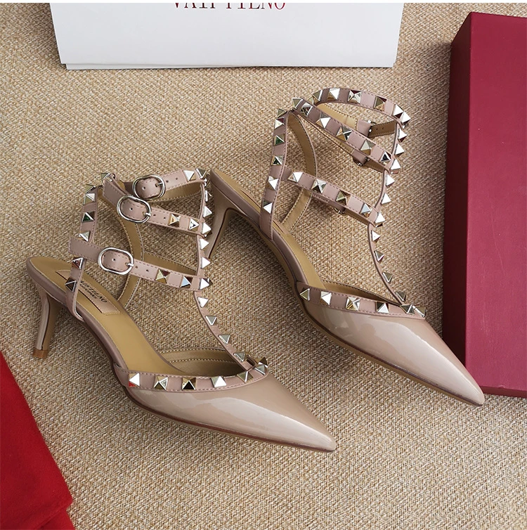 铆钉尖头高跟鞋女V家柳钉绑带拼色包头凉鞋细跟中跟外穿夏潮气质
