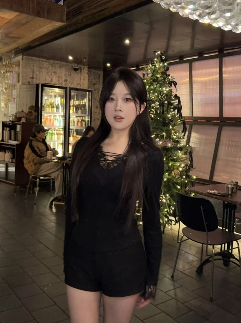 陈江铃小个子自制纯欲绑带v领蕾丝拼接打底衫百搭小心机上衣