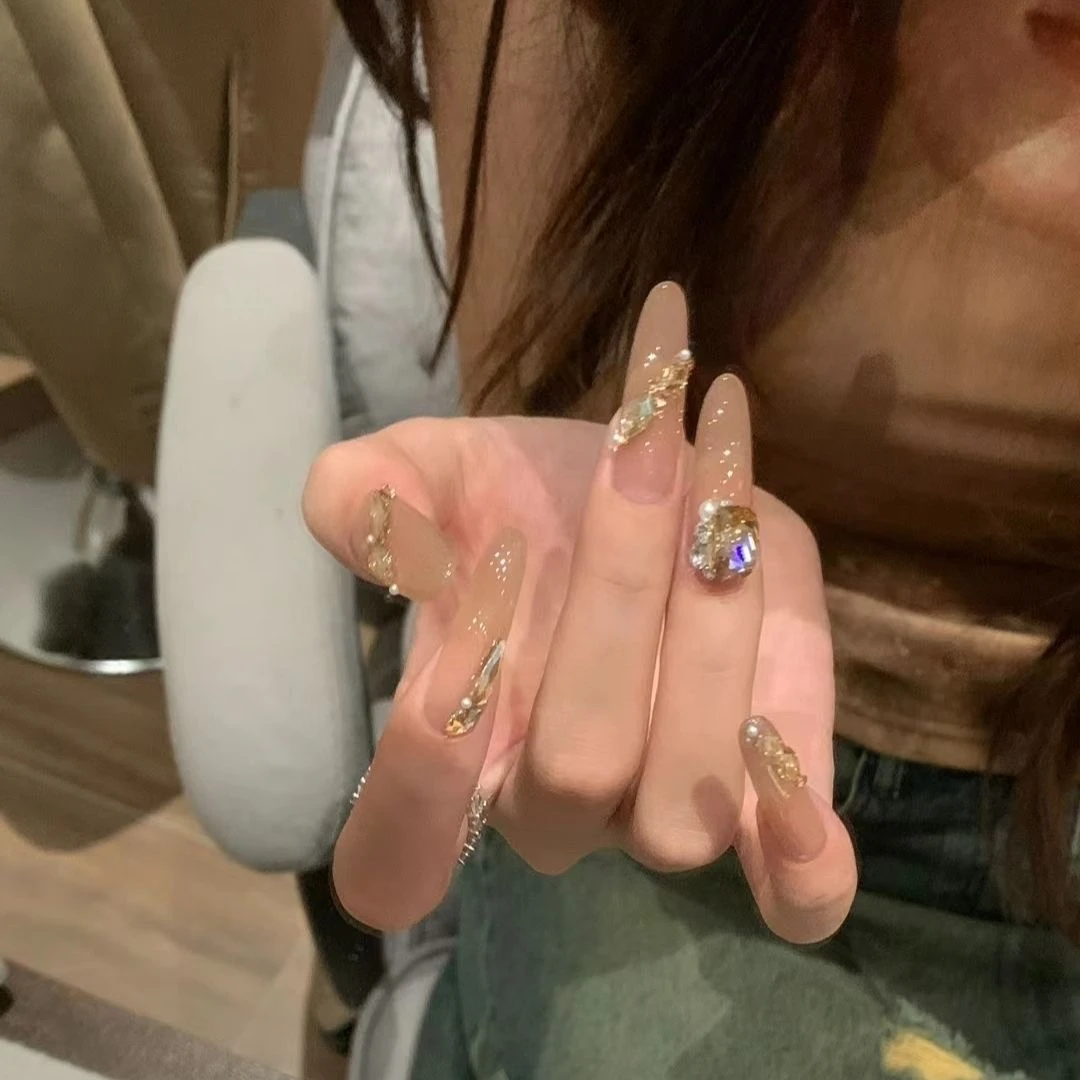 在逃千金纯色高级名媛可拆卸秋冬气质美甲贴钻裸色显白长椭圆新年