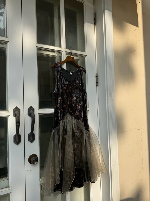 编号B621 花衣部落秋冬复古碎花丝绒拼接显瘦设计连衣裙女