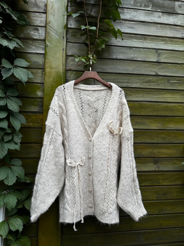 编号D188 花衣部落秋季厚款温柔复古花边长袖针织开衫