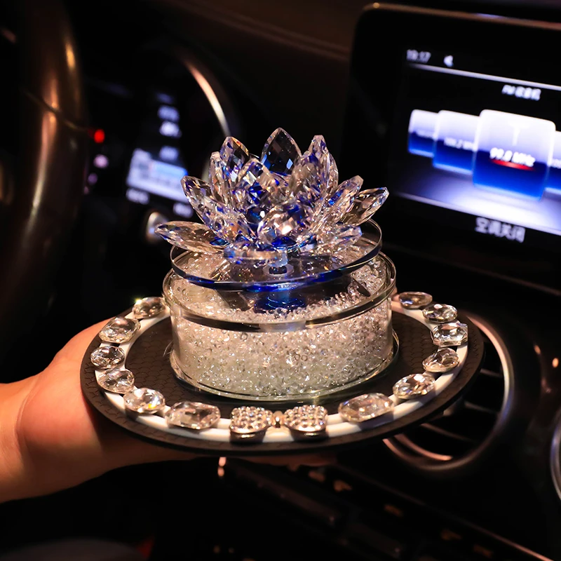 太阳能旋转紫色莲花旋转汽车摆件车内香水座轻奢简约车载摆件装饰