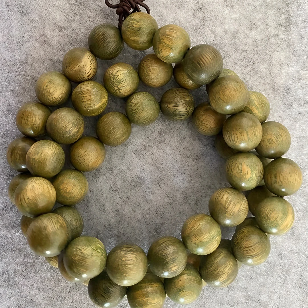 绿檀手串规格1.0*54颗念珠 颜色青草绿漂亮 纹理顺 味道清新芳香