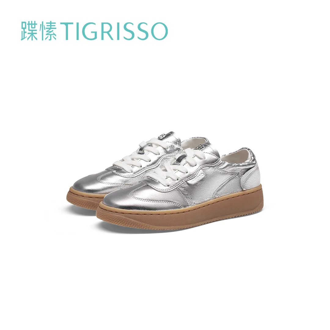 TIGRISSO/蹀愫春季新款时尚格雷系银色芭蕾德训鞋TA54150-54