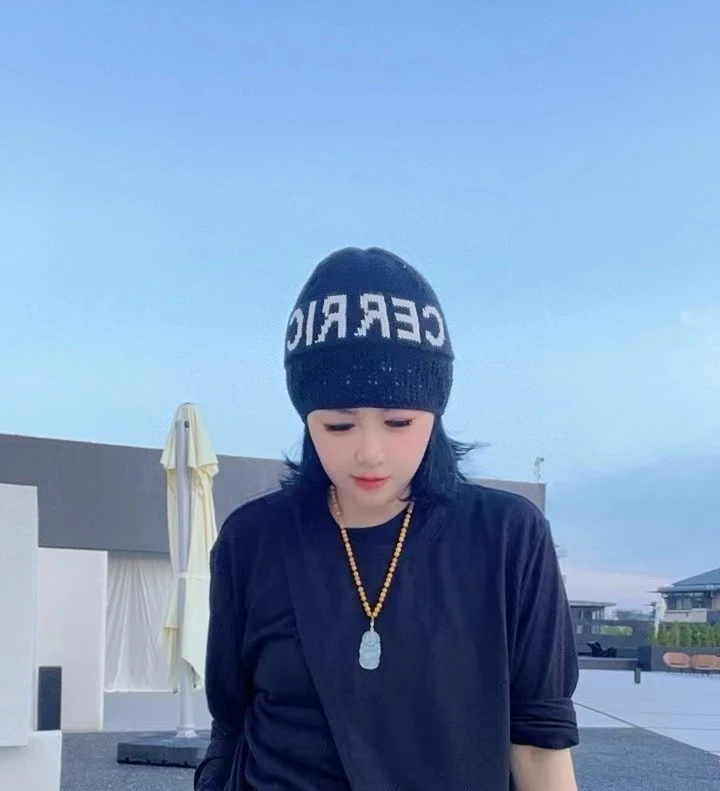 2024早秋小众时髦薄款字母休闲针织编织瓜皮帽漏网镂空豆豆帽子女