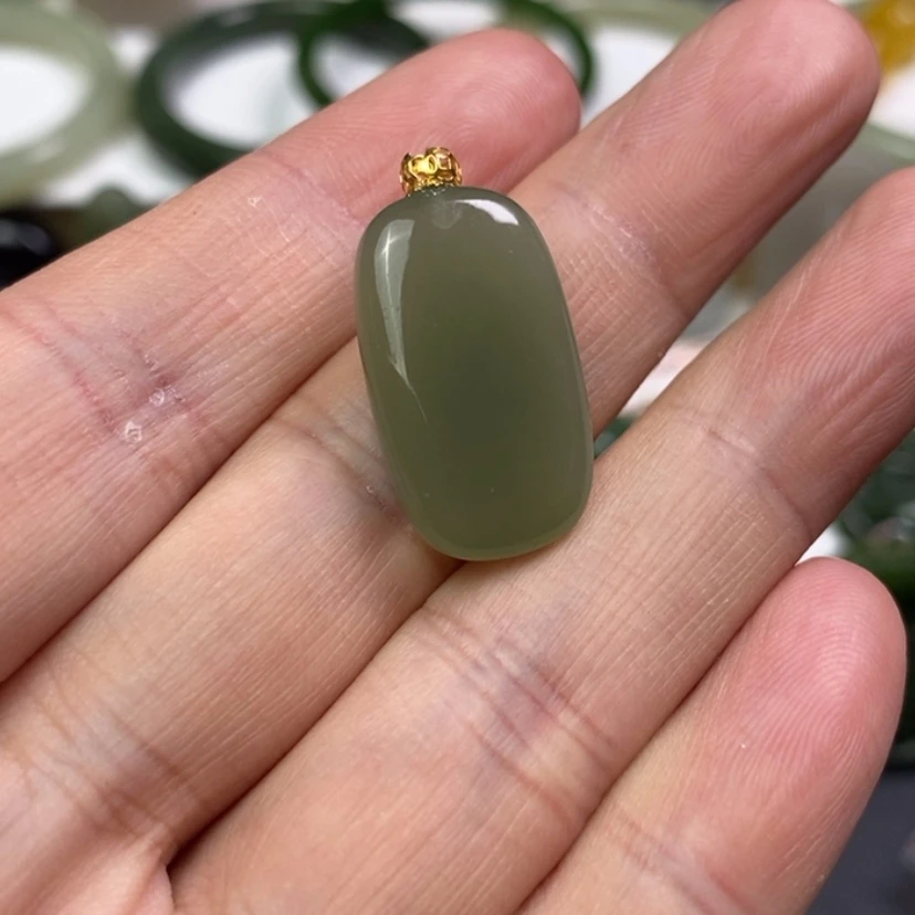 【闪购商品】和田玉吊坠(赠链)18K金镶嵌