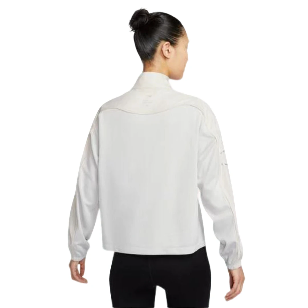 Nike/耐克官方女款夏季透气舒适休闲户外百搭防晒外套-FV6414-104