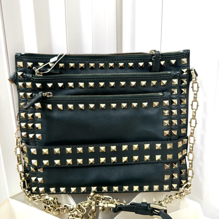 95新 Valentino/华伦天奴 Valentino铆钉链条斜挎手拿包WHL15797H