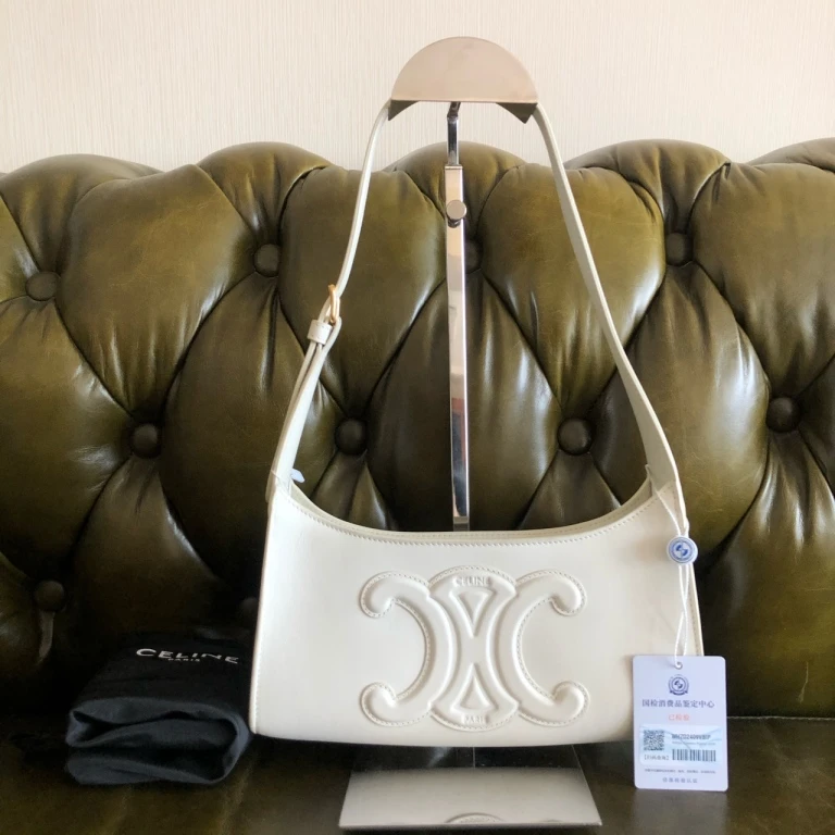 95新 Celine/思琳 安洁利严选celine凯旋门白浮雕腋下包WHZ409047