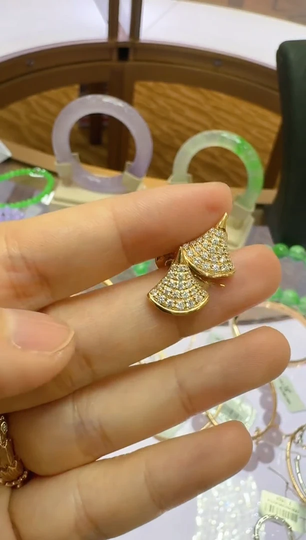【闪购商品】钻石耳饰18K金镶嵌多样性团购发一件