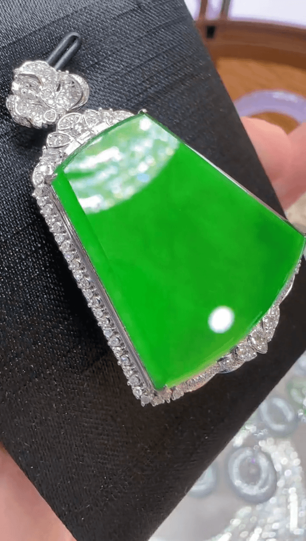 【闪购商品】翡翠吊坠(不含链)18K金镶嵌