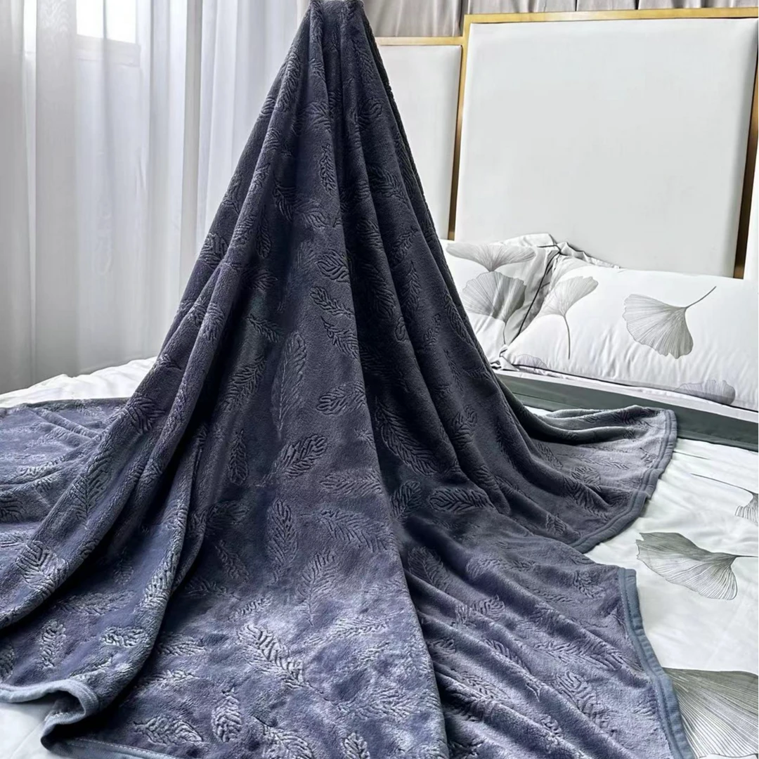 高级灰法兰绒压花羽毛毛毯180cm*200cm