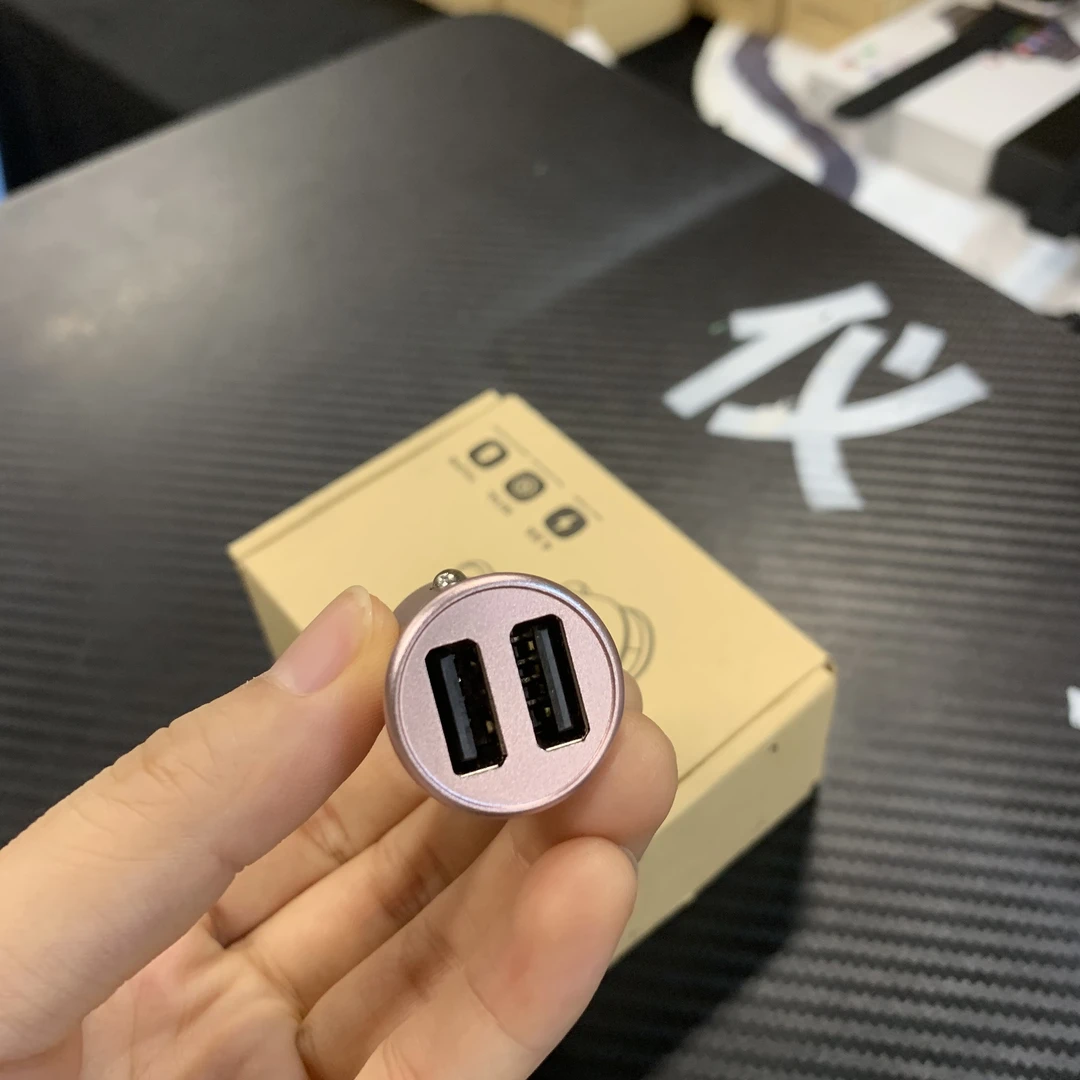 准新品  S usb车载充电器
