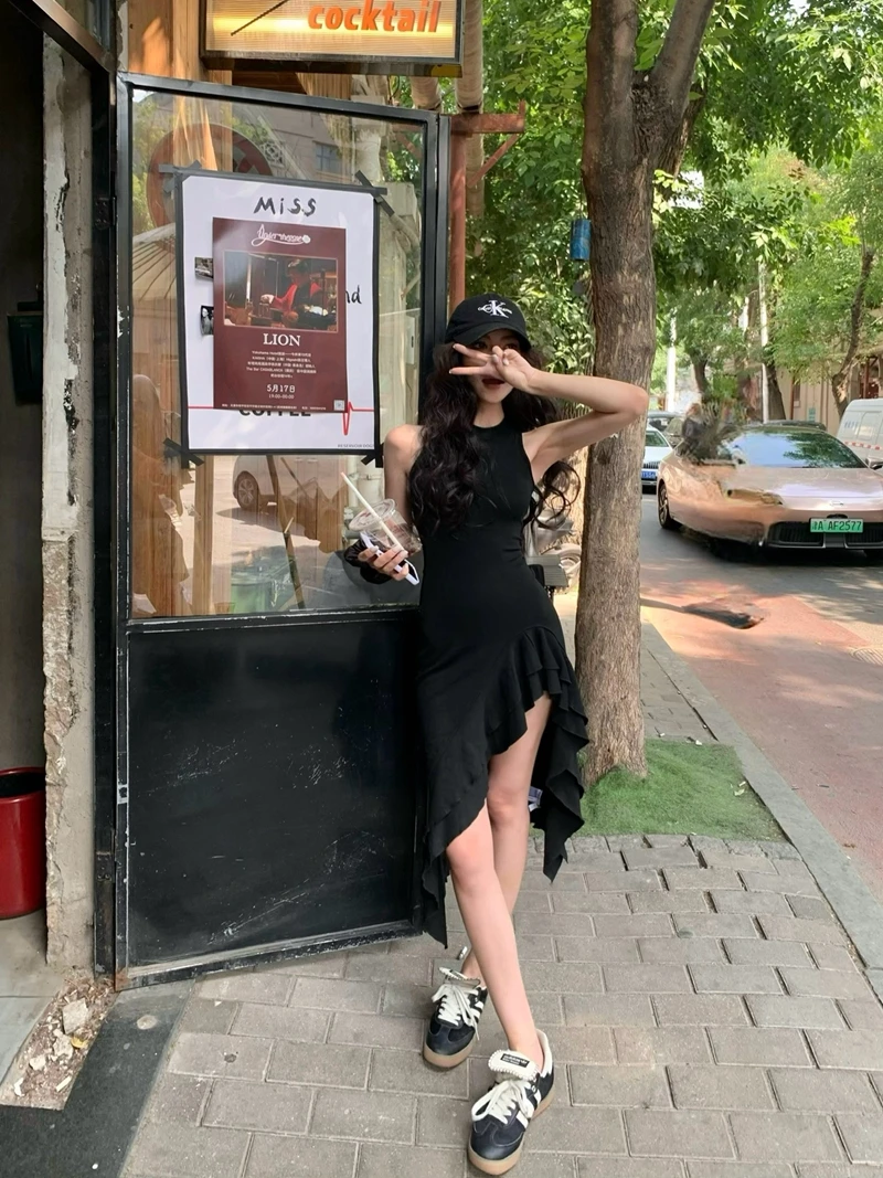 夏季新款黑色背心收腰不规则设计感连衣裙修身显瘦甜辣高级感裙子