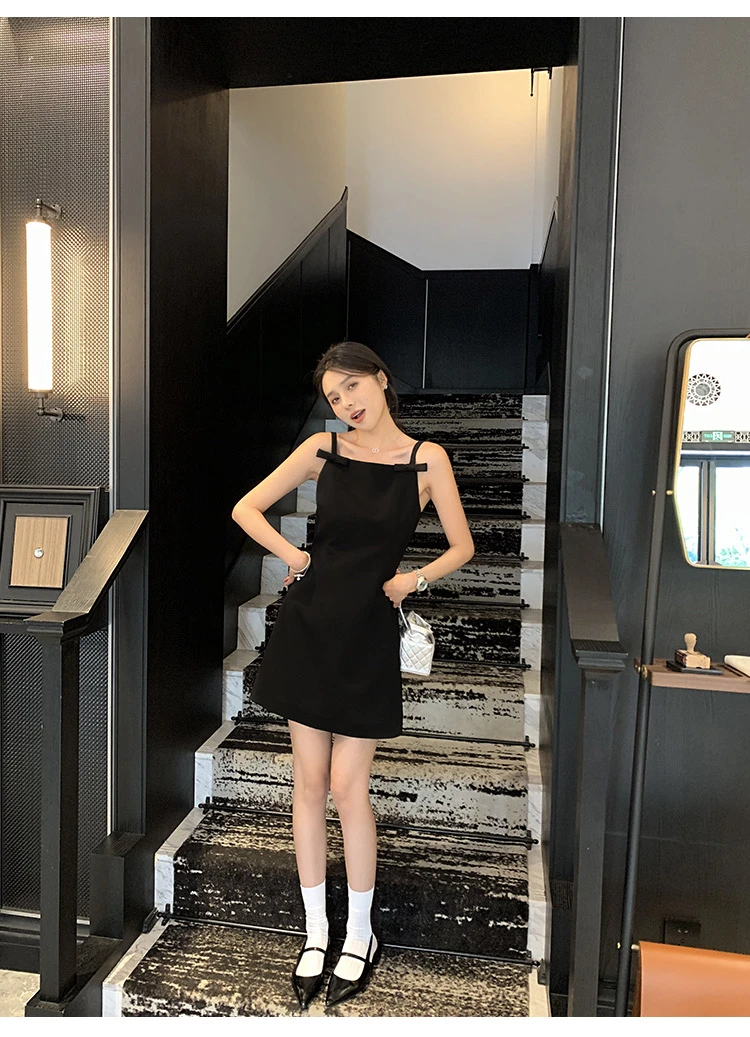 法式简约高级感气质优雅短裙2025夏季新款收腰吊带蝴蝶结连衣裙