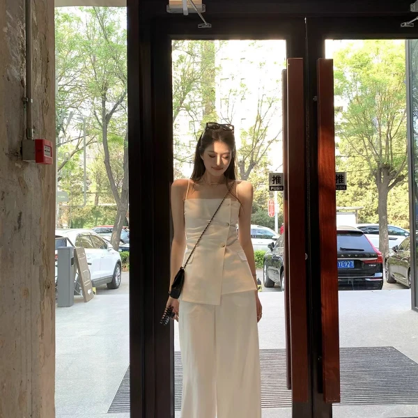 设计感无袖吊带背心气质显瘦休闲白色2025夏季新款简约休闲裤薄款