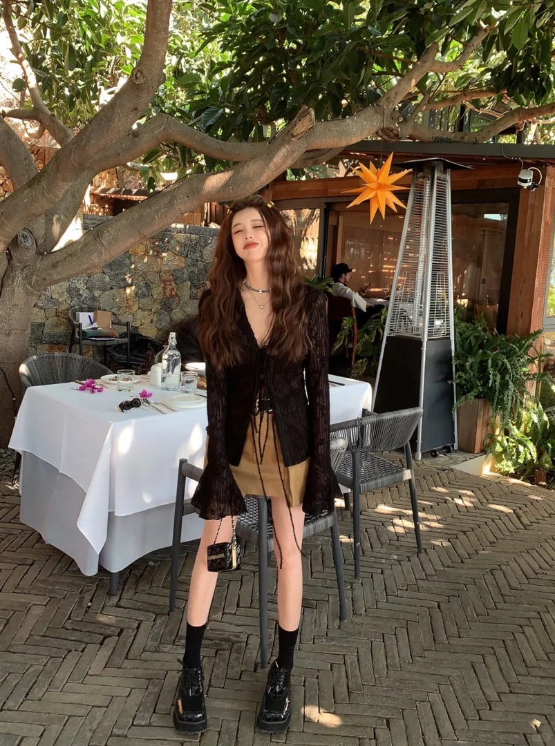 法式复古蕾丝衬衫女春夏薄款显瘦气质纯欲性感辣妹开衫上衣半裙子