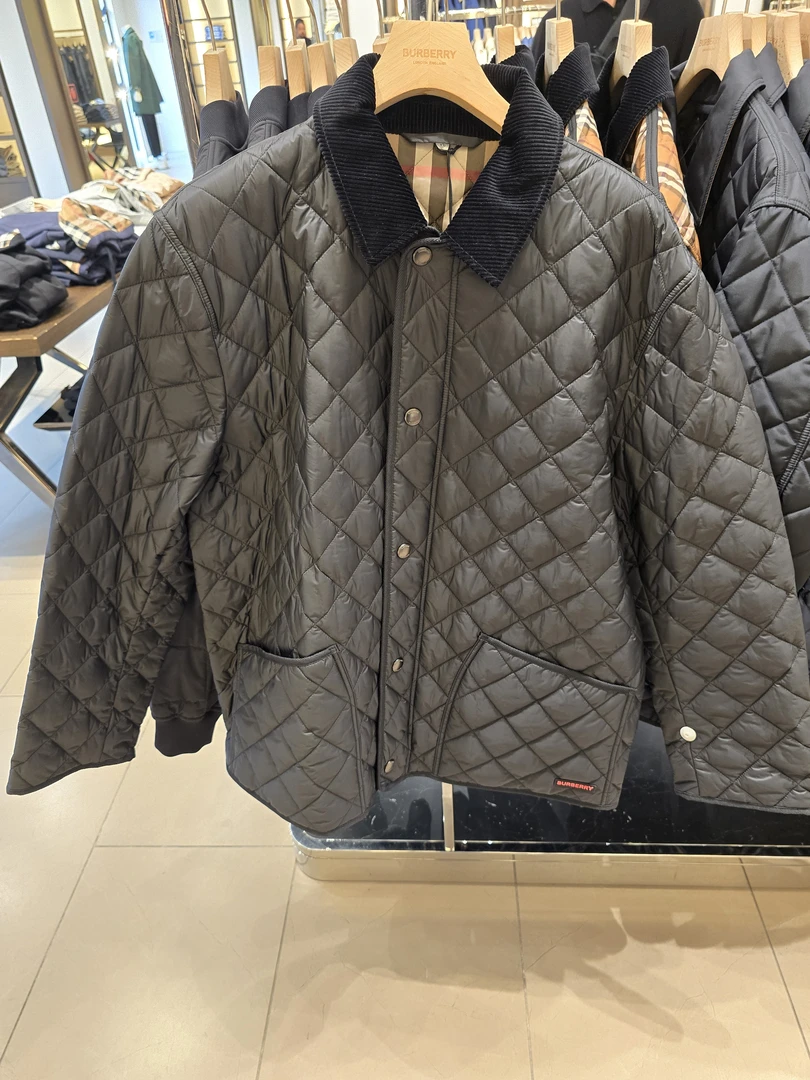 Burberry/博柏利 经典棉服格纹黑色/8084189