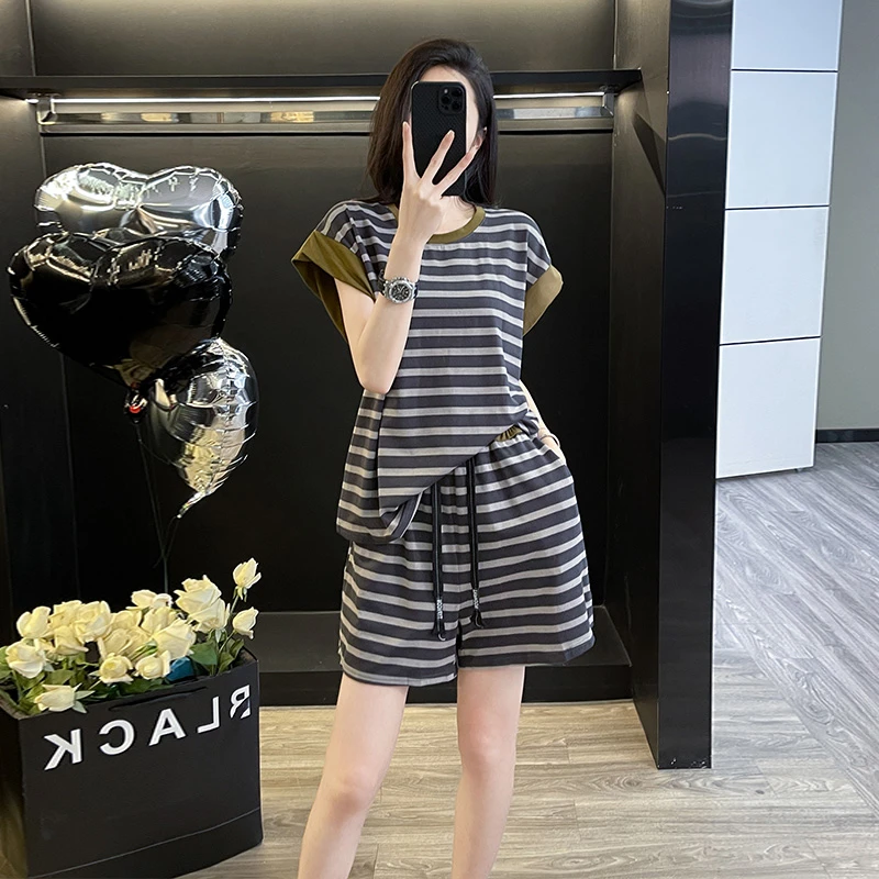 减龄气质2025年夏季新款爆款时尚拼色条纹短袖短裤运动休闲套装女