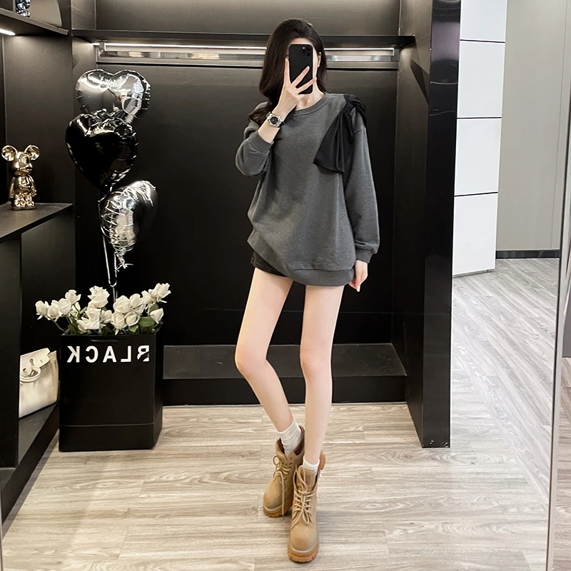 时尚设计感灰色上衣女2025年秋冬新款小众宽松显瘦气质圆领卫衣潮