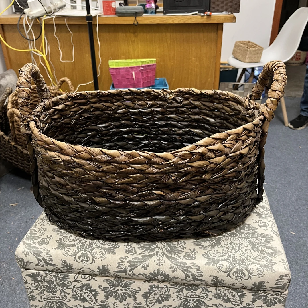 925号蒲草编制收纳筐（有瑕疵介意勿拍）