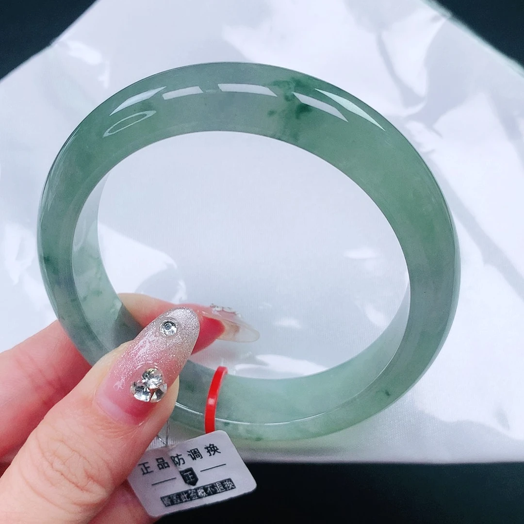 翡翠手镯未镶嵌59圈