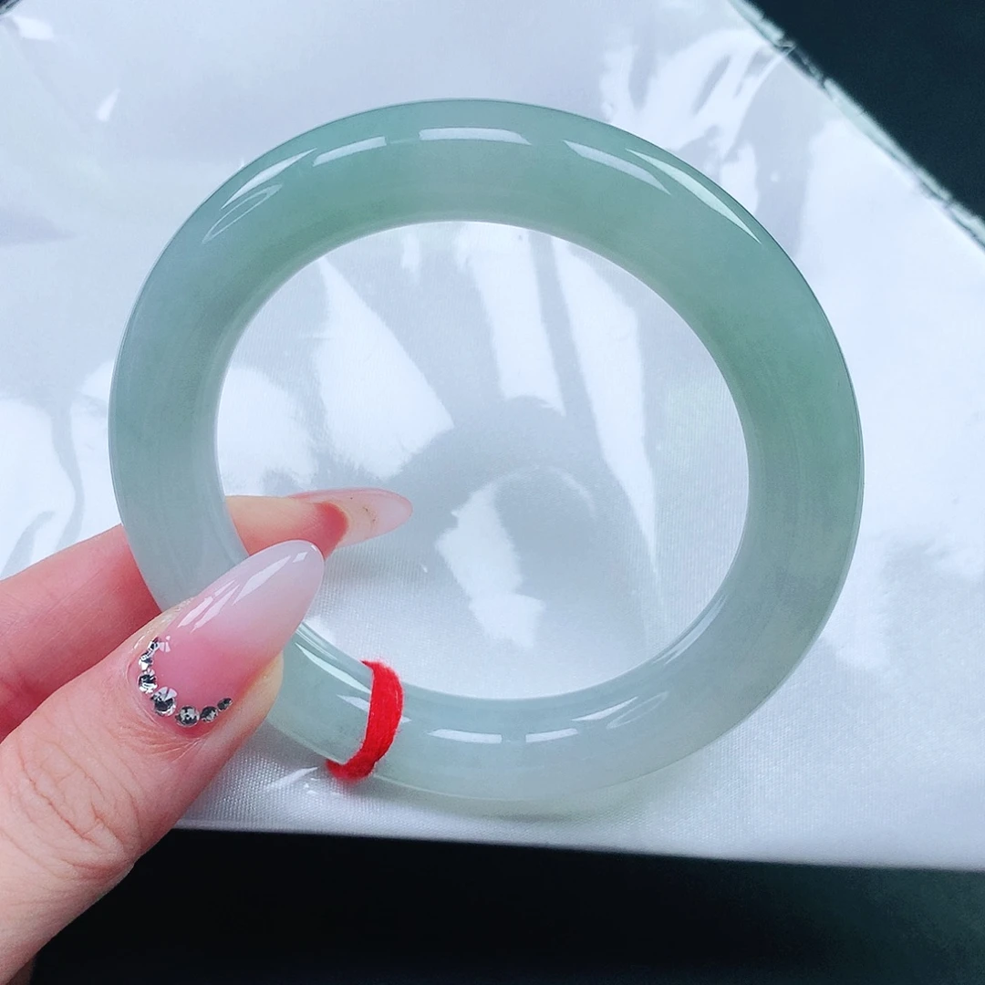 翡翠手镯未镶嵌55圈