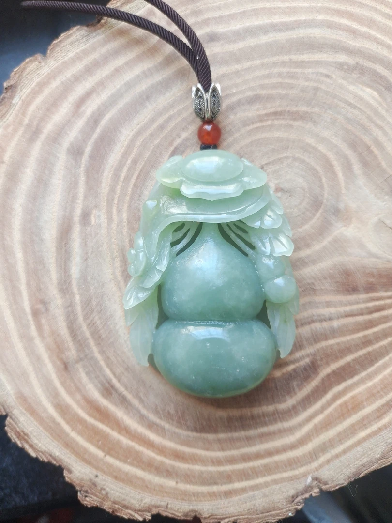 精品岫玉花玉葫芦吊坠