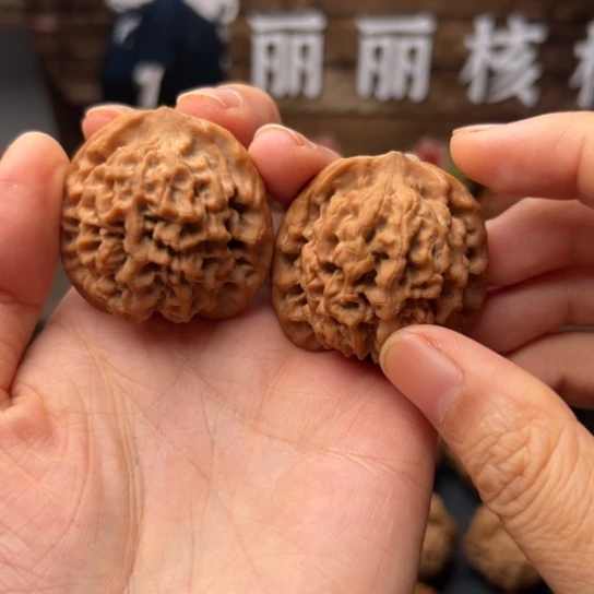 文玩核桃吊坠T**O秦闷原树