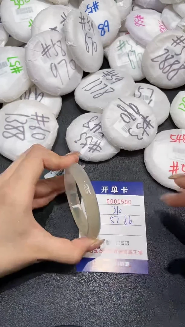 【闪购商品】石英质玉手镯未镶嵌590