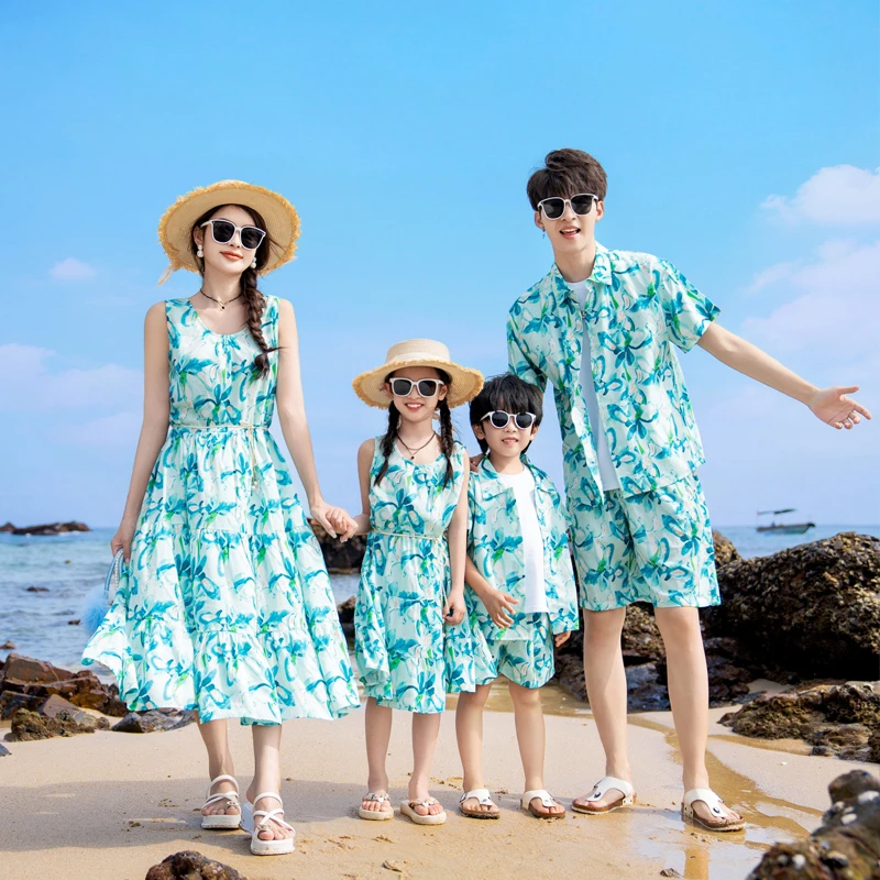 高级感亲子装夏季一家三口四口三亚海边度假母女装洋气碎花连衣裙