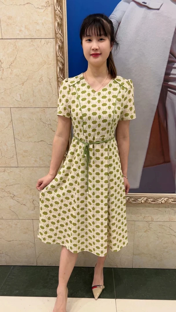 自家生产.时尚.洋气无美颜.实体.碎花连衣裙