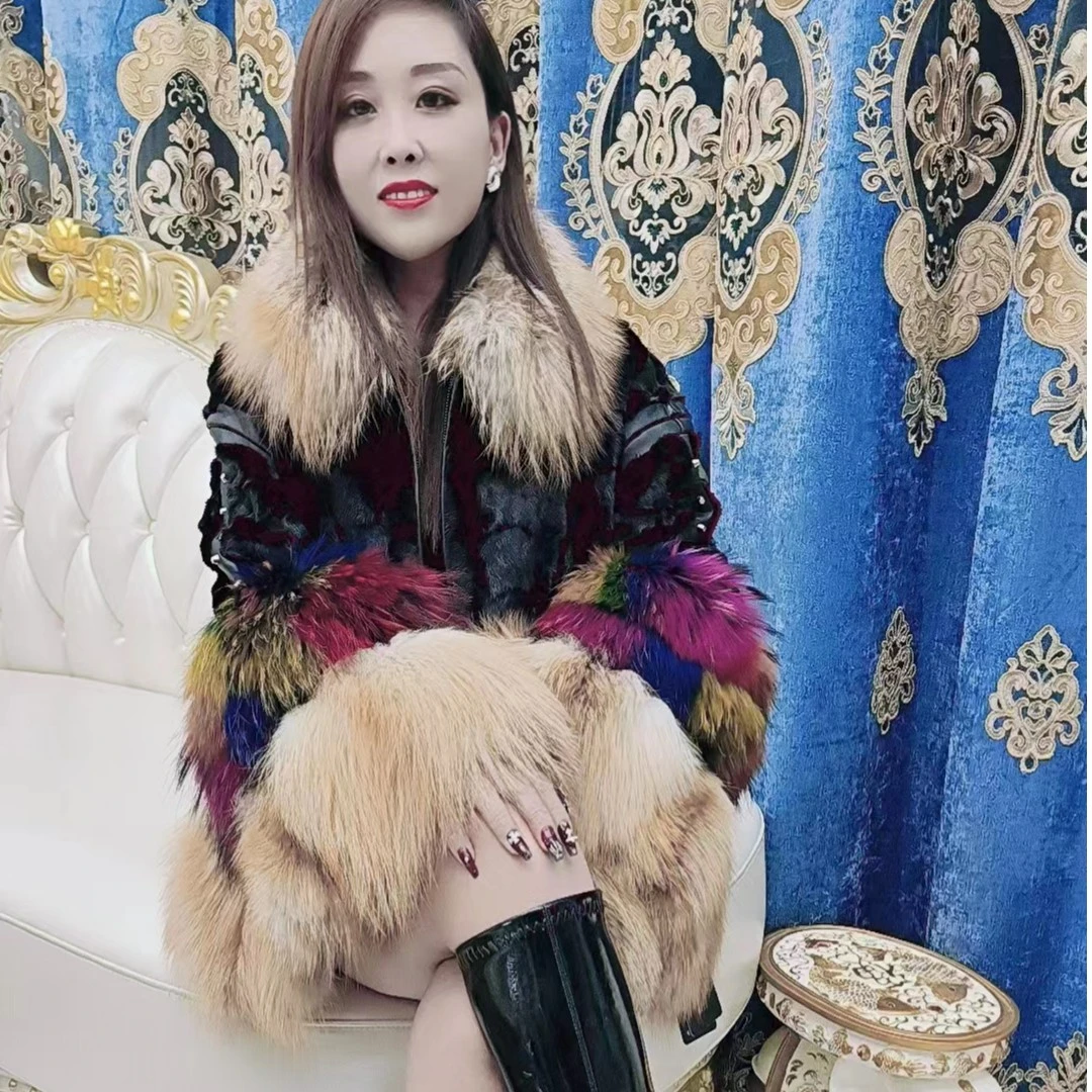 高端女款时尚走秀拼接女装外套大毛领＋彩色下摆设计款秋冬冬季