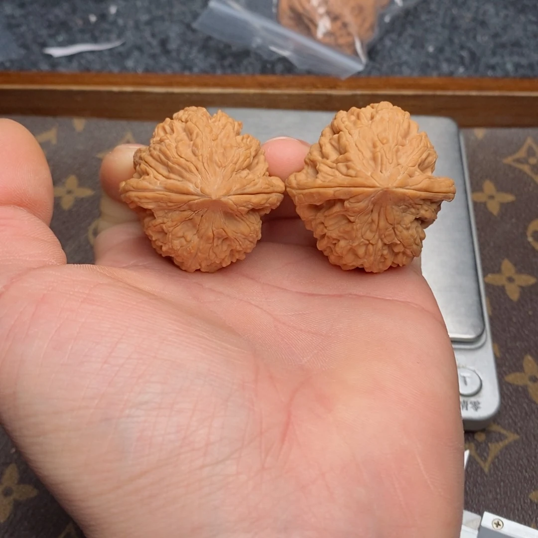 【闪购商品】文玩核桃把件c170大古石38