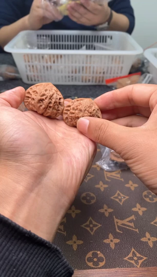 【闪购商品】文玩核桃把件40灯177