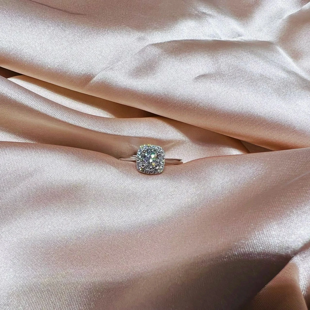 【光臂方包】0.5克拉-2克拉/925银莫桑女戒豪镶闭口