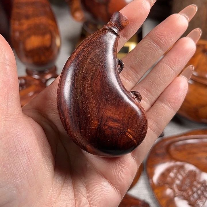 黄花梨马奶壶手把件