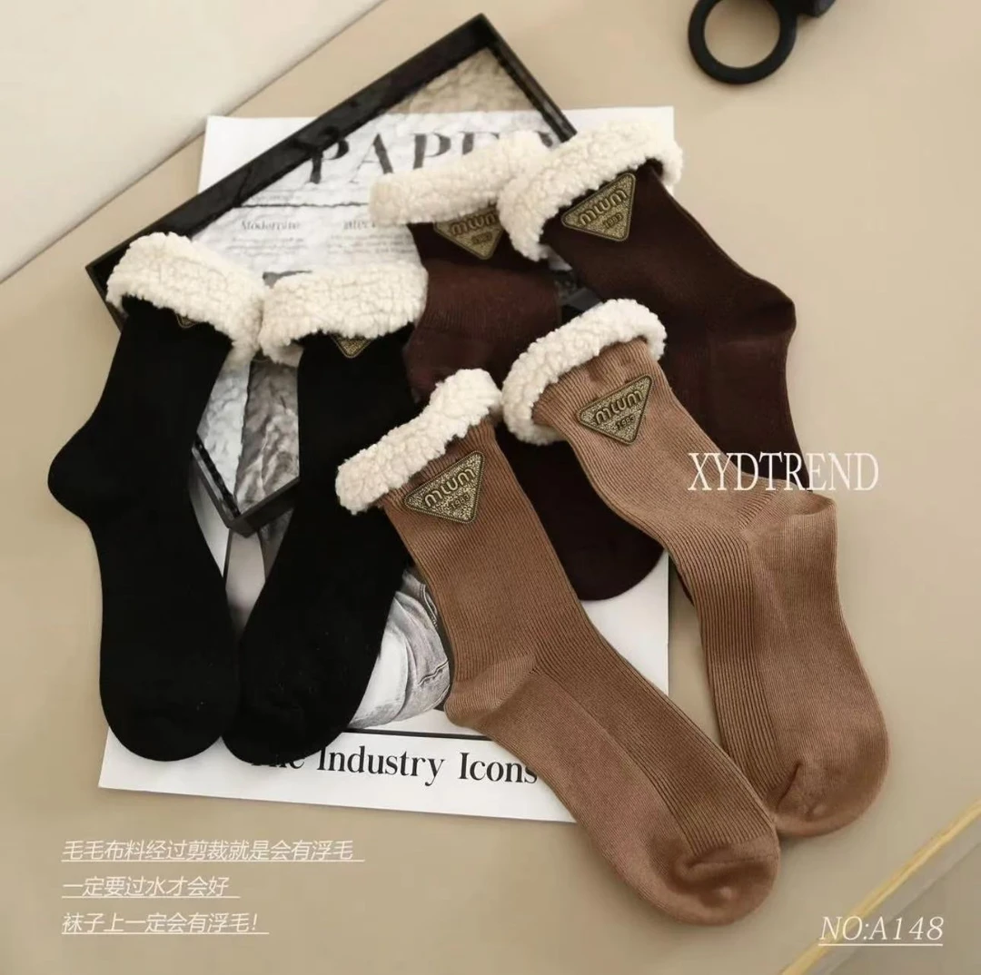 秋冬保暖高筒日系女袜ins毛毛袜子翻口时尚百搭潮流手缝字母标